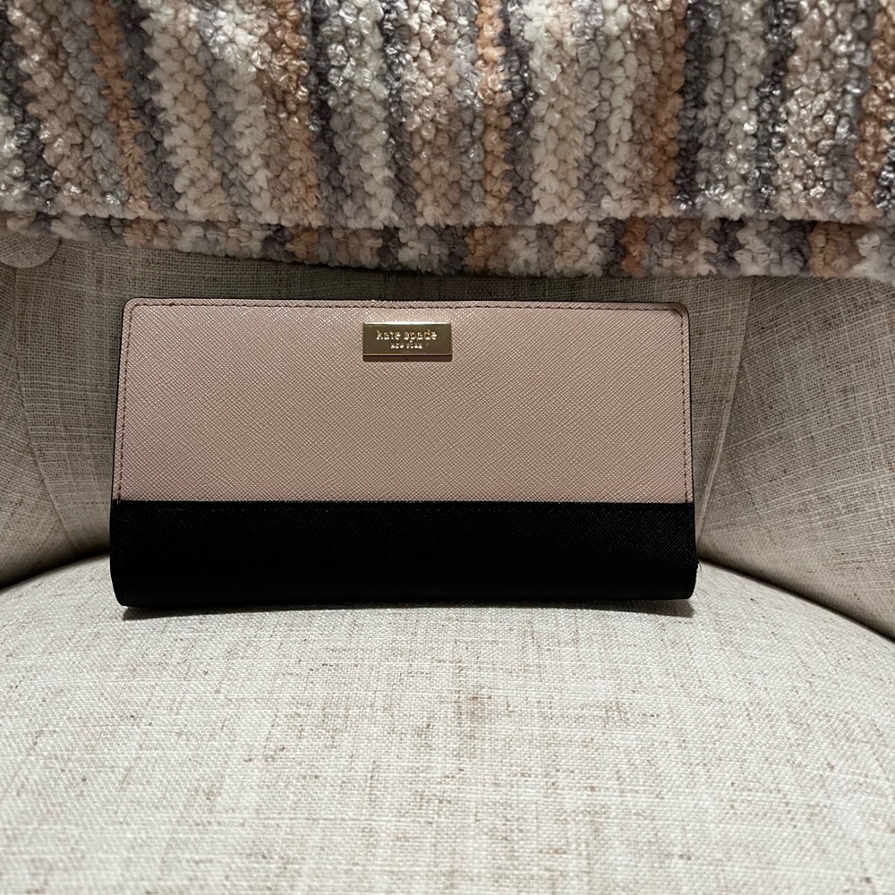 Kate Spade: Staci large, slim, bifold, wallet tan and black
